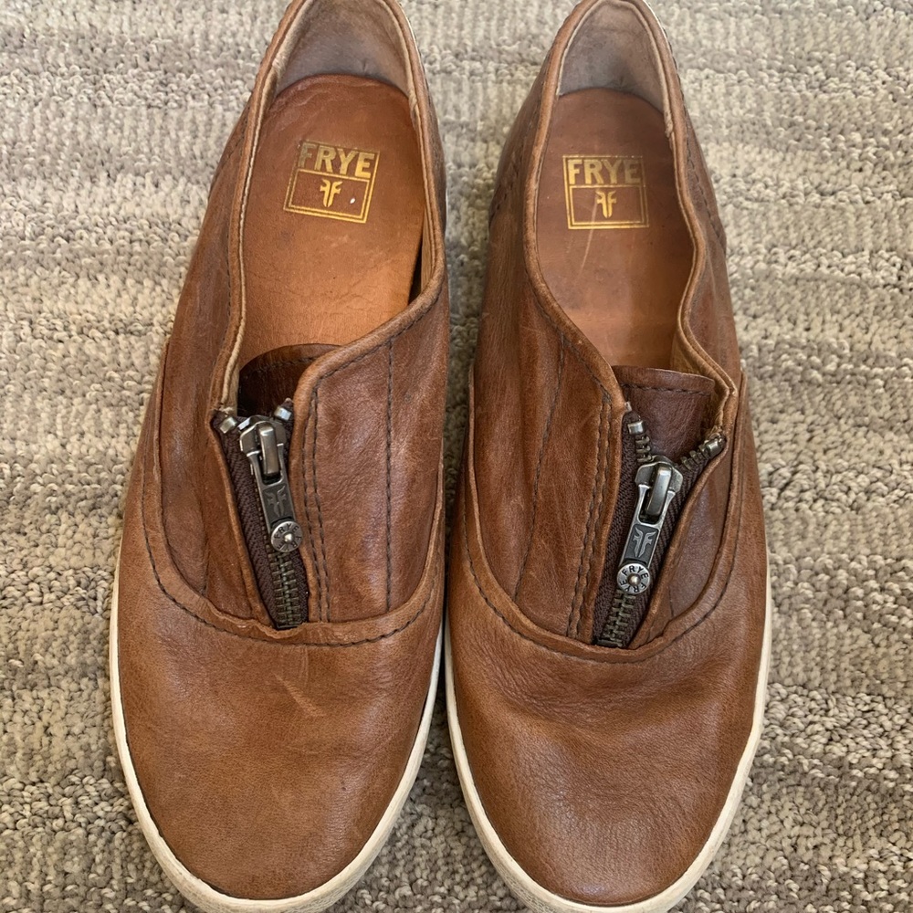 FRYE LEATHER SLIP ON SNEAKERS